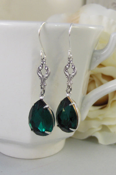 Mistletoe,Earring,Vintage Earrings,Emerald,Emerald Earrings,Green,May,Rhinestone. Handmade Jewelry by valleygirldesigns.