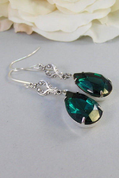 Mistletoe,Earring,Vintage Earrings,Emerald,Emerald Earrings,Green,May,Rhinestone. Handmade Jewelry by valleygirldesigns.