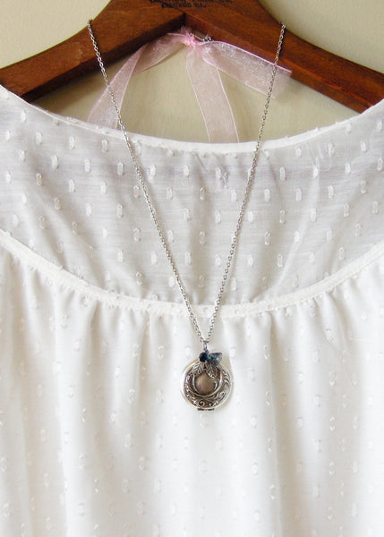 Sparrows Maiden,Locket,Silver Locket,Flower,Green,Meadow,Birthstone,Peridot,Antique Locket,Floral,Jewelry.Jewelry by valleygirldesigns.