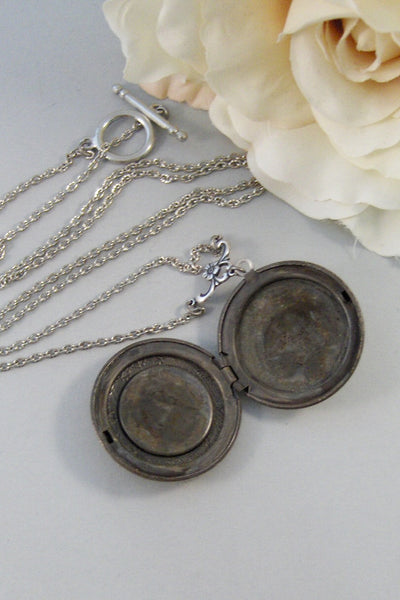Blue Topaz,Locket,Antique Locket,Silver Locket,Topaz Stone,Vintage Rhinestone,Vintage,Blue Stone,Zircon Birthstone. Valleygirldesigns.