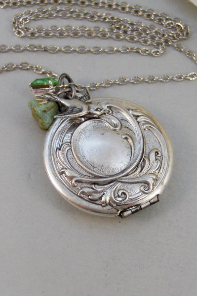Sparrows Maiden,Locket,Silver Locket,Flower,Green,Meadow,Birthstone,Peridot,Antique Locket,Floral,Jewelry.Jewelry by valleygirldesigns.
