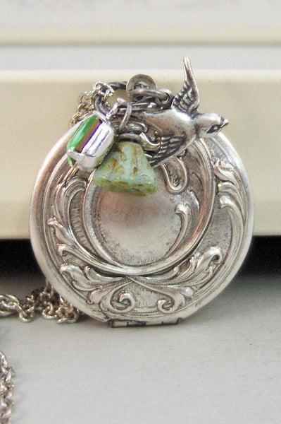 Sparrows Maiden,Locket,Silver Locket,Flower,Green,Meadow,Birthstone,Peridot,Antique Locket,Floral,Jewelry.Jewelry by valleygirldesigns.