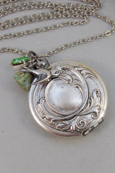 Sparrows Maiden,Locket,Silver Locket,Flower,Green,Meadow,Birthstone,Peridot,Antique Locket,Floral,Jewelry.Jewelry by valleygirldesigns.