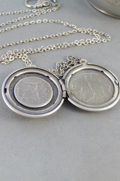 SALE Vintage Moonstone,Locket,Antique Locket,Silver Locket,Moonstone,Goddess,Moonstone Necklace,Moonstone Locket,one Cab.Valleygirldesigns.