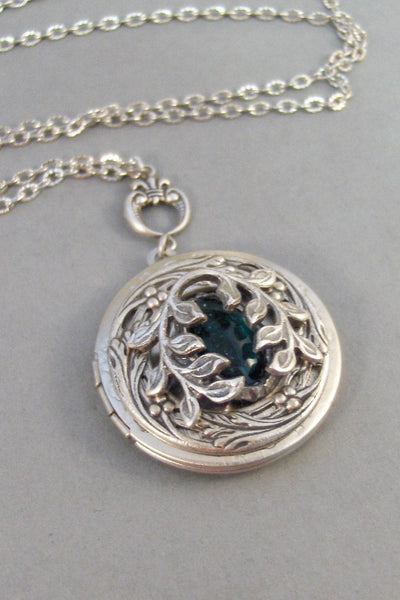 Green Ivy,Ivy Necklace, Ivy Locket,Silver Locket,Victorian,Antique Locket,Ivy,Leaf,Leave,Branch,Tree,Green,Emerald,Stone,valleygirldesigns.