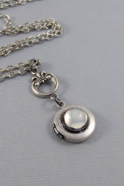SALE LIttle Moon,Locket,Antique Locket,Silver Locket,Moonstone,Goddess,Moonstone Necklace,Moonstone Locket,Moon,Moonstone LockET