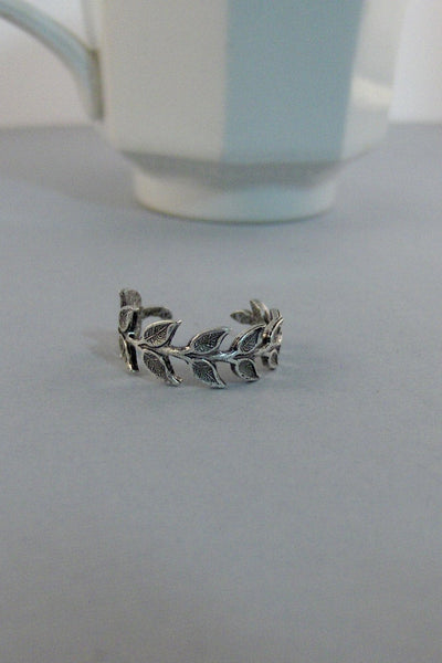 Laurel Branch,Leaf Ring,Leaf,Leaves,Ring,Silver,Twig,Branch, Ring,Antique Ring,Silver Ring,Woodland,Wedding,Bridesmaid valleygirldesigns.