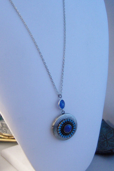 Sapphire Daisy,Sapphire,Sapphire Locket,Sapphire Necklace,Locket,Antique Locket,Silver Locket,Daisy,Necklace,Daisy Necklace,Daisy Locket.