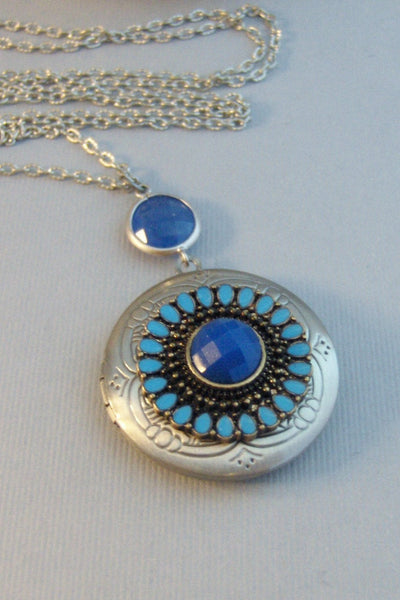 Sapphire Daisy,Sapphire,Sapphire Locket,Sapphire Necklace,Locket,Antique Locket,Silver Locket,Daisy,Necklace,Daisy Necklace,Daisy Locket.