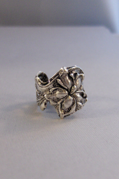 Silver Lily,Ring,Silver,Flower,Lily Ring,Antique Ring,Silver Ring,Blossom,Wedding,Bridesmaid.Flower Ring,Flower,Lily valleygirldesigns.