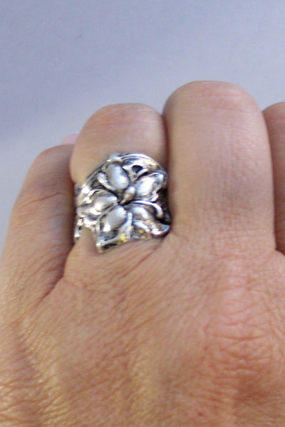 Silver Lily,Ring,Silver,Flower,Lily Ring,Antique Ring,Silver Ring,Blossom,Wedding,Bridesmaid.Flower Ring,Flower,Lily valleygirldesigns.
